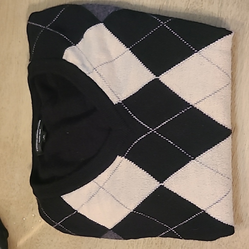 Men's sweater vest argyle size XL black & Cream Express Design Studio